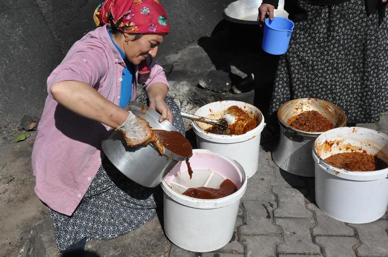 Gümüşhane'de kuşburnu hasadı tamamlanmak üzere